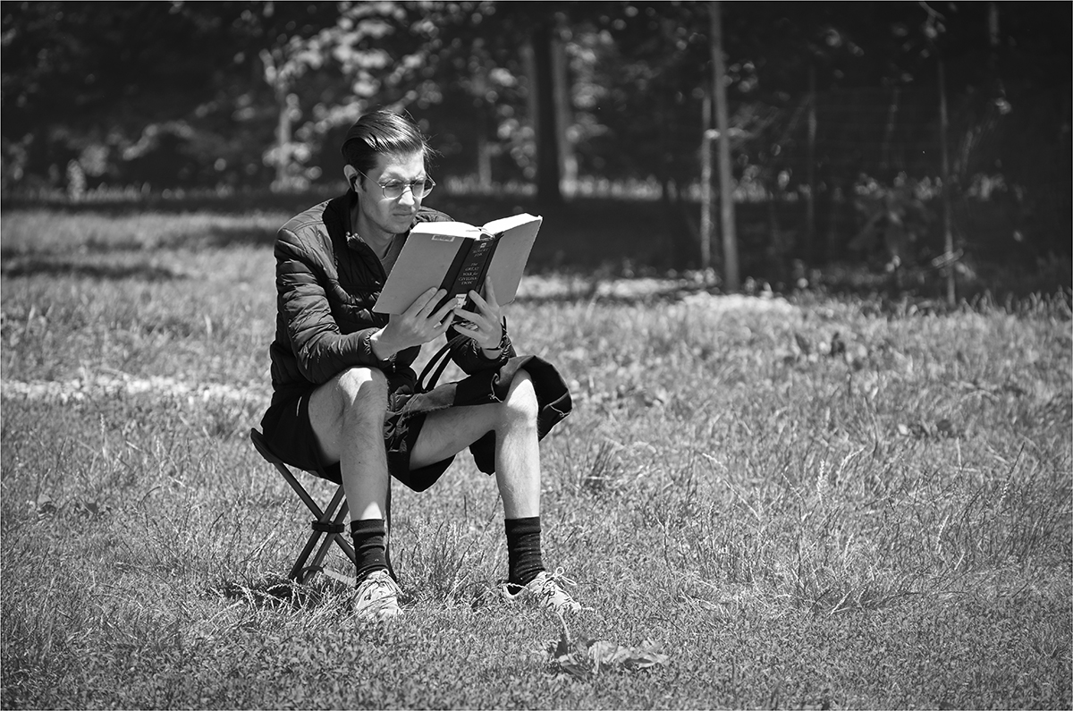 Yakubova Valentina Reading at the park Pictorial   Class A 20250917
